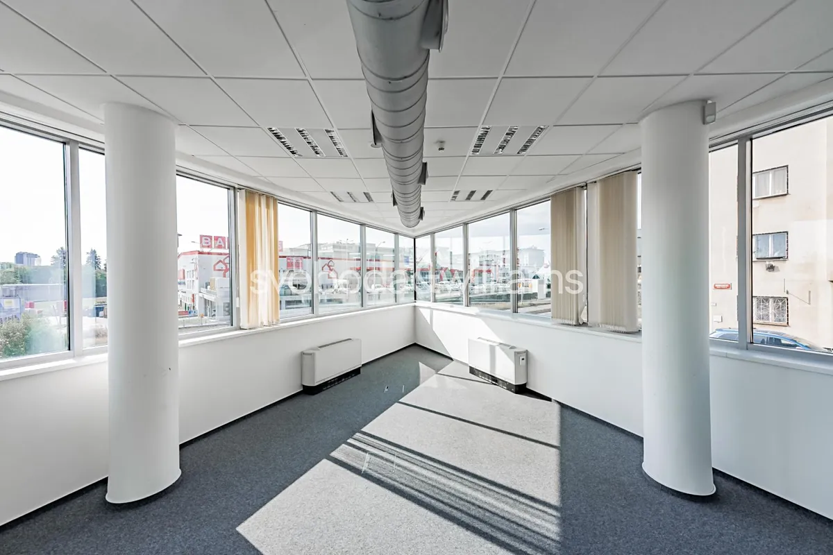 Pronájem kanceláře 956 m²
